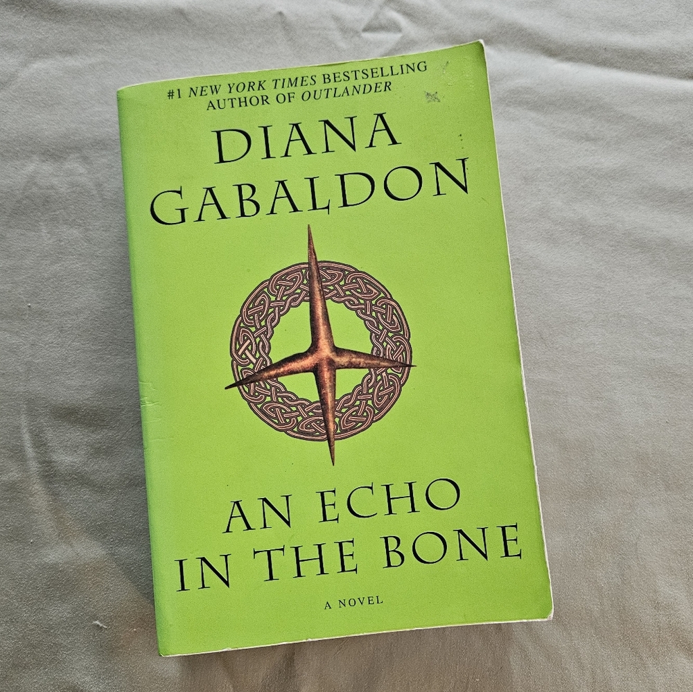 An Echo in The Bone by Diana Gabaldon Paperback Outlander #7 Series